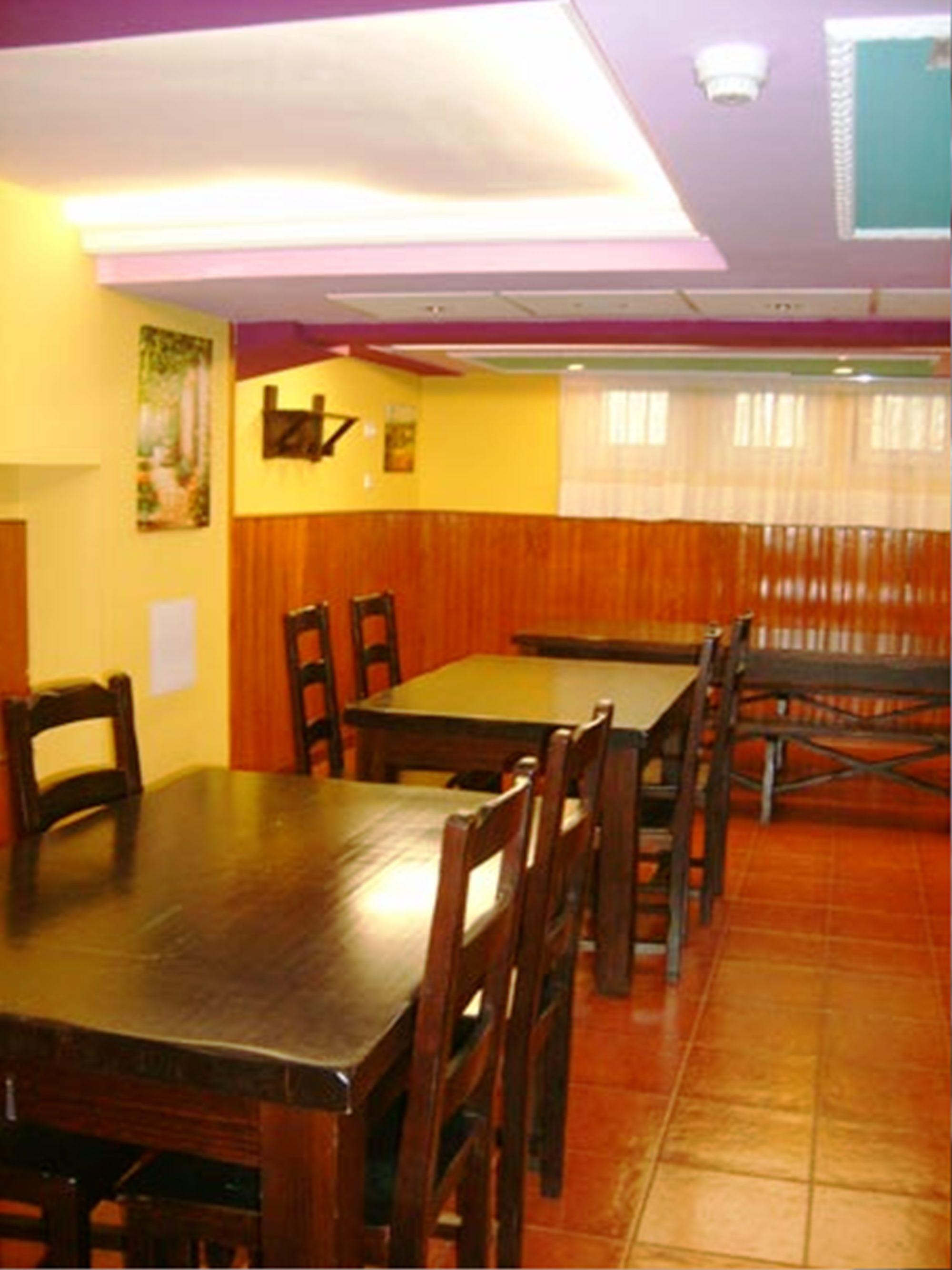 Auto Check In Hotel Las Nieves Jaca Buitenkant foto