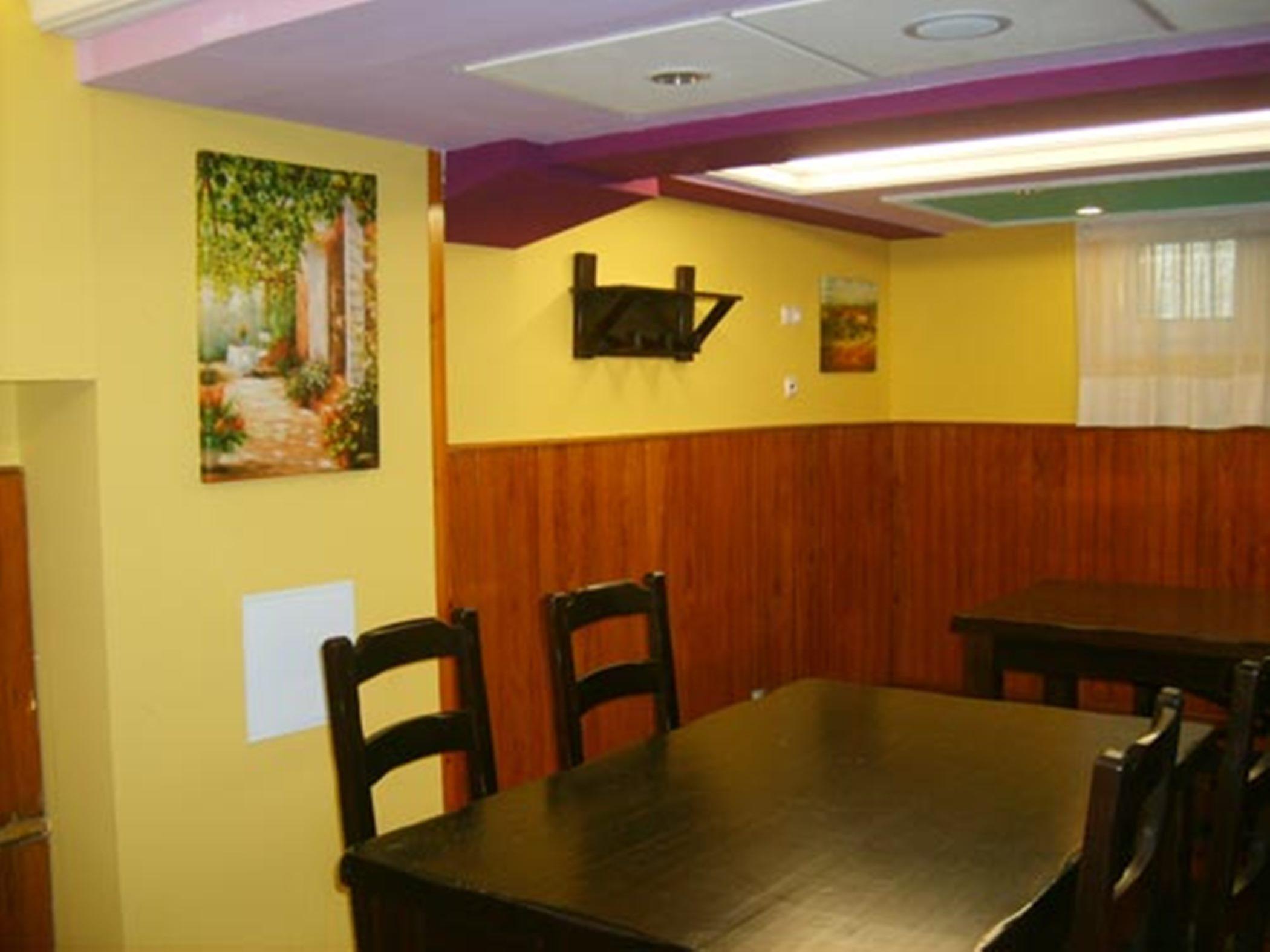 Auto Check In Hotel Las Nieves Jaca Buitenkant foto
