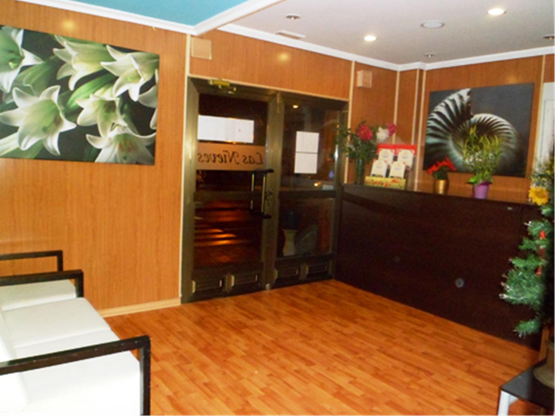 Auto Check In Hotel Las Nieves Jaca Buitenkant foto