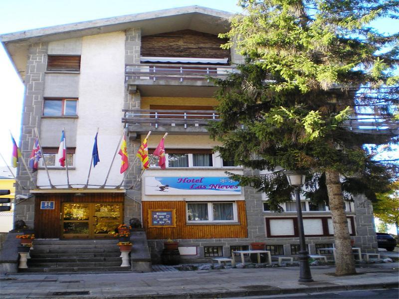 Auto Check In Hotel Las Nieves Jaca Buitenkant foto