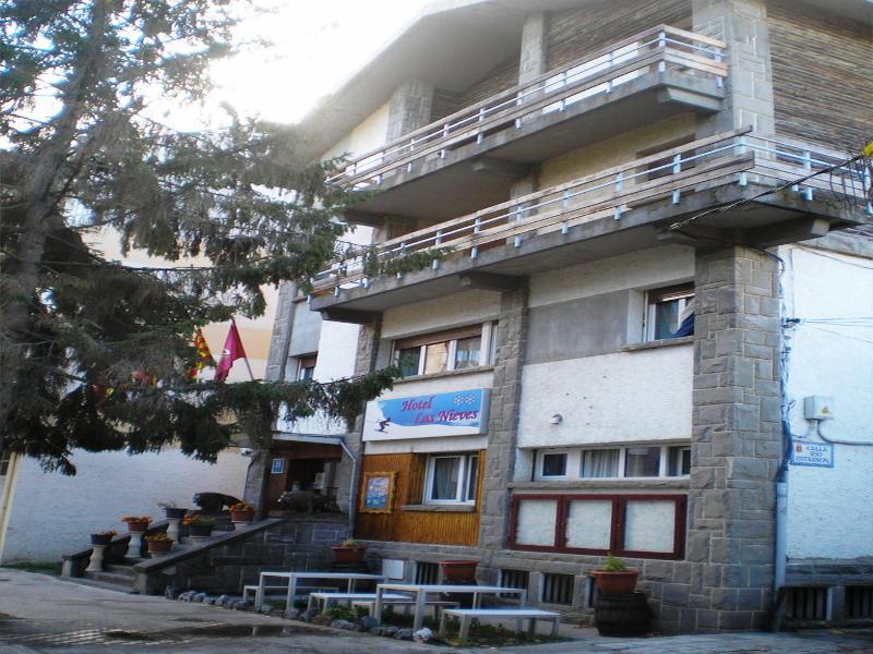 Auto Check In Hotel Las Nieves Jaca Buitenkant foto